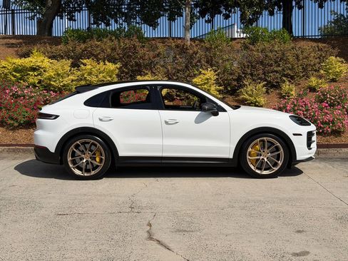 Used 2024 Porsche Cayenne Turbo GT image 2