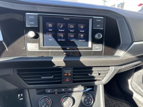 Used 2024 Volkswagen Jetta Sport image 17