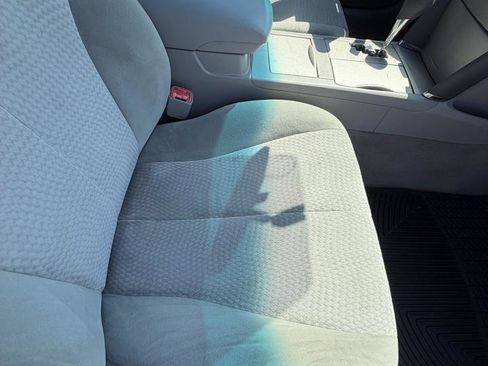 Used 2011 Toyota Camry LE FWD image 19