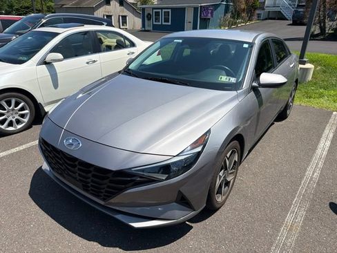 Used 2023 Hyundai Elantra SEL w/ Convenience Package FWD image 2