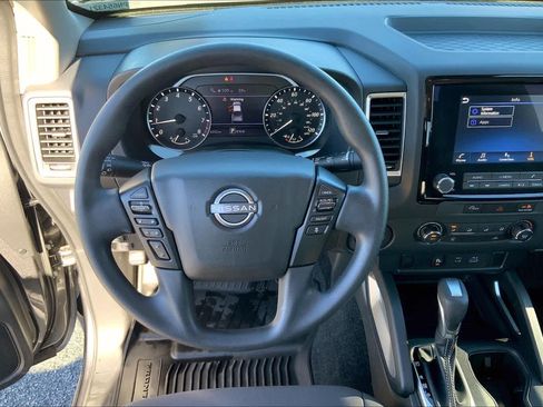 Used 2023 Nissan Frontier SV w/ Technology Package RWD image 6