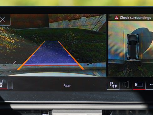 Used 2024 Audi SQ5 Prestige w/ Prestige Package image 16