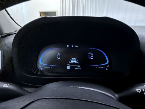 Used 2023 Hyundai Venue Limited FWD image 8