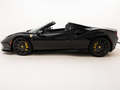 Certified 2022 Ferrari F8 Tributo RWD image 8