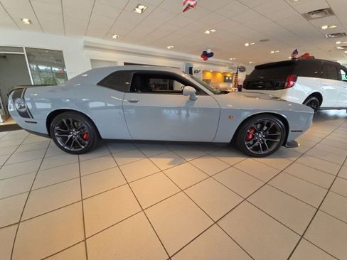 Used 2021 Dodge Challenger R/T Scat Pack w/ Driver Convenience Group RWD image 8