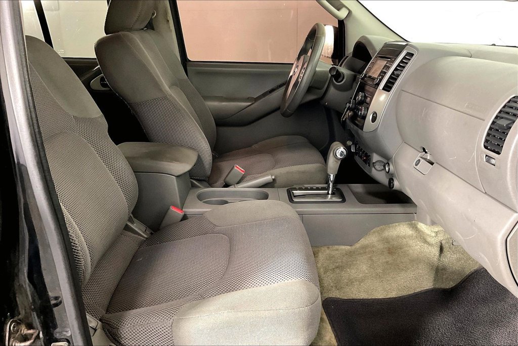Used 2014 Nissan Frontier SV w/ SV Value Truck Package AWD/4WD image 9