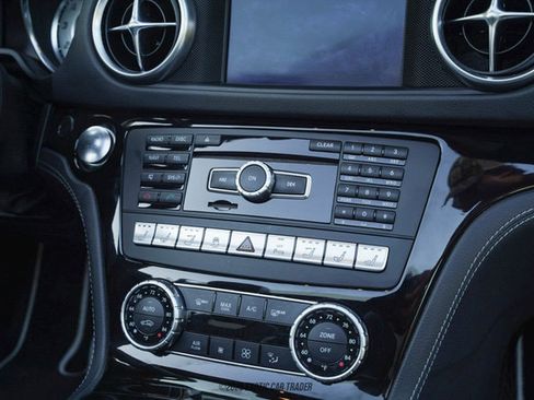 Used 2015 Mercedes-Benz SL 550 image 40