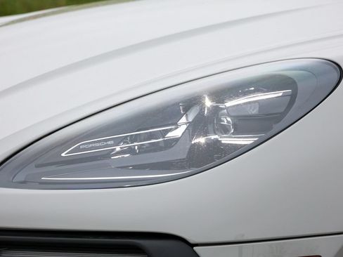 Certified 2026 Porsche Macan Turbo AWD/4WD image 22