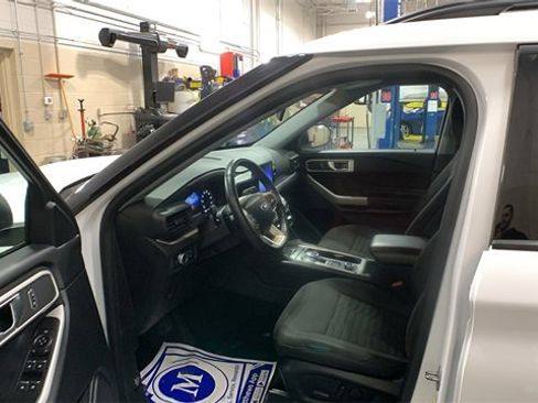Used 2020 Ford Explorer XLT w/ Comfort Package image 6
