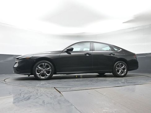 Used 2023 Honda Accord EX image 25