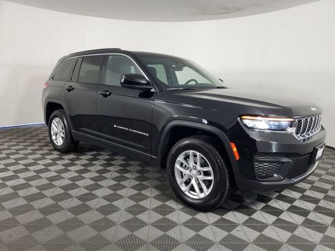 Used 2025 Jeep Grand Cherokee Laredo X image 2