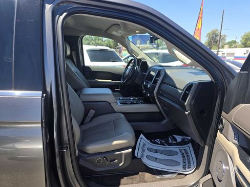 Used 2018 Ford Expedition XLT w/ Equipment Group 202A AWD/4WD image 30