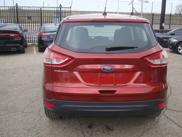 Used 2015 Ford Escape S FWD image 4