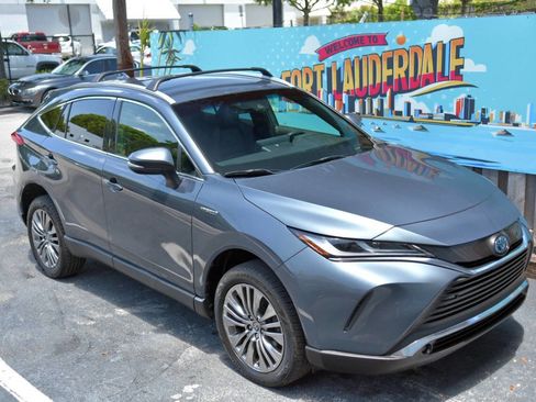 Used 2021 Toyota Venza XLE image 28