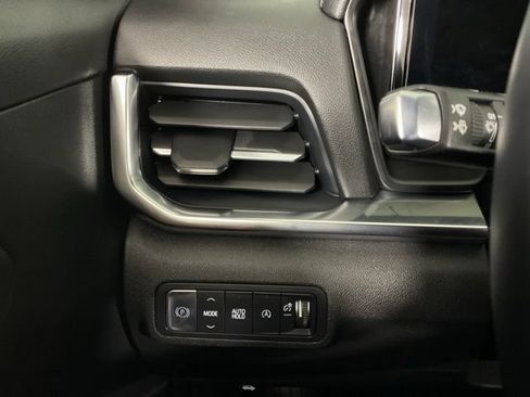 Used 2025 GMC Terrain Elevation w/ Elevation Premium Package FWD image 27