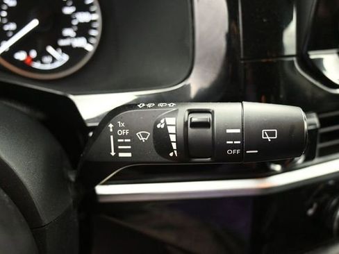 Used 2025 Nissan Pathfinder SV FWD image 33