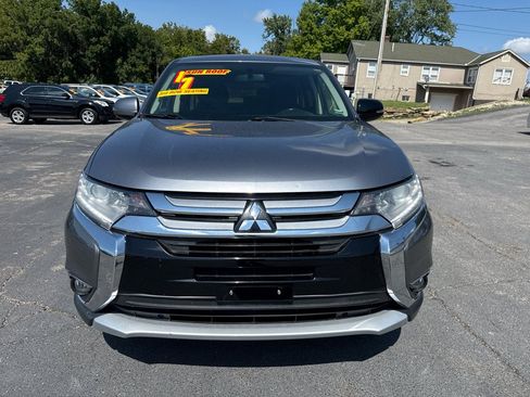 Used 2017 Mitsubishi Outlander SE FWD image 3