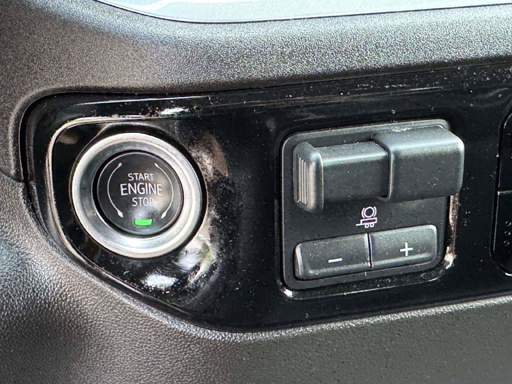 Used 2025 Chevrolet Silverado 1500 RST w/ Z71 Off-Road Package AWD/4WD image 9