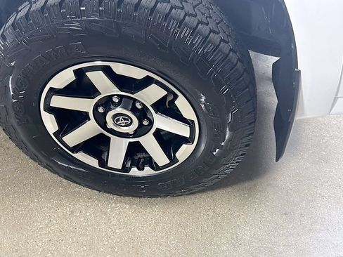 Certified 2024 Toyota 4Runner TRD Off-Road Premium AWD/4WD image 9