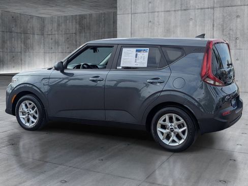 Used 2022 Kia Soul LX w/ Technology Package image 3