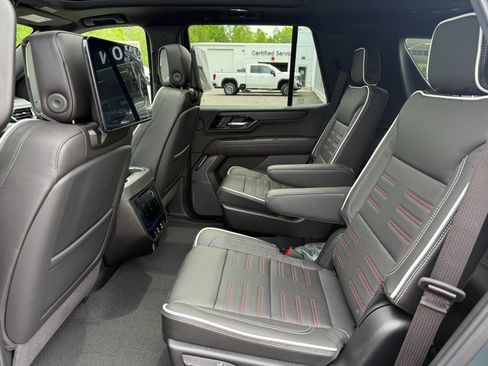 New 2026 GMC Yukon AT4 Ultimate w/ LPO, Floor Liner Package AWD/4WD image 17