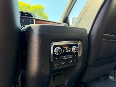 Used 2024 GMC Yukon XL Denali Ultimate AWD/4WD image 12