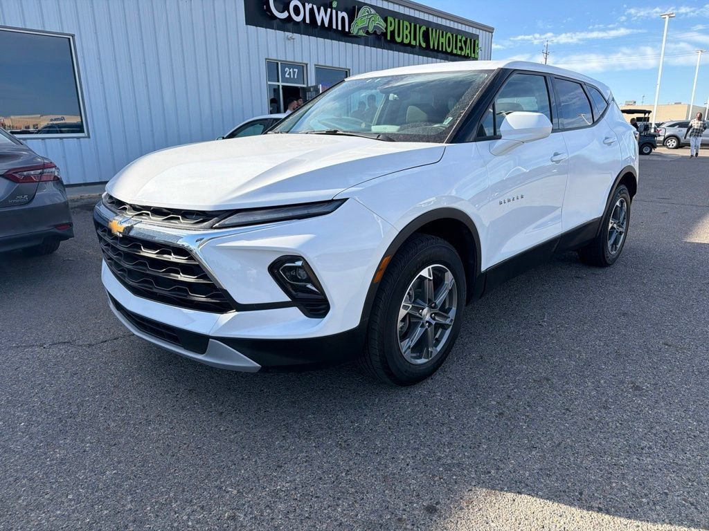 Used 2025 Chevrolet Blazer LT AWD/4WD image 13