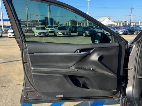 Used 2022 Toyota Camry XSE image 7