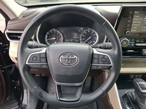 Used 2022 Toyota Highlander XLE image 21