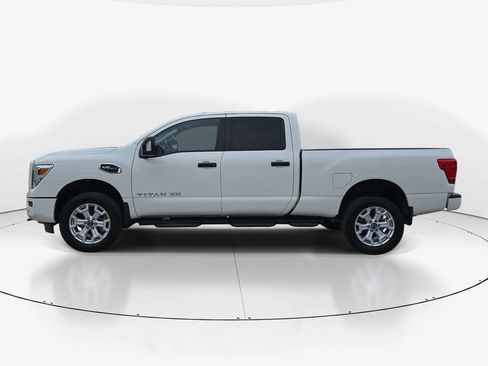 Used 2024 Nissan Titan SV w/ SV Convenience Package image 8