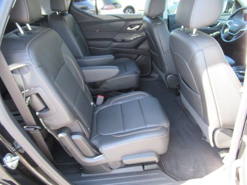 Used 2021 Chevrolet Traverse LT image 31
