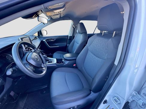 Used 2025 Toyota RAV4 XLE FWD image 21