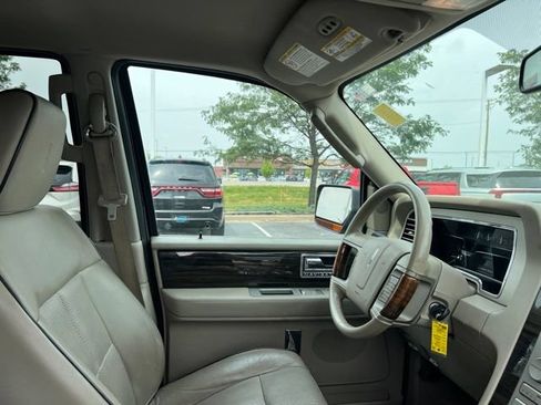 Used 2009 Lincoln Navigator 4WD image 34