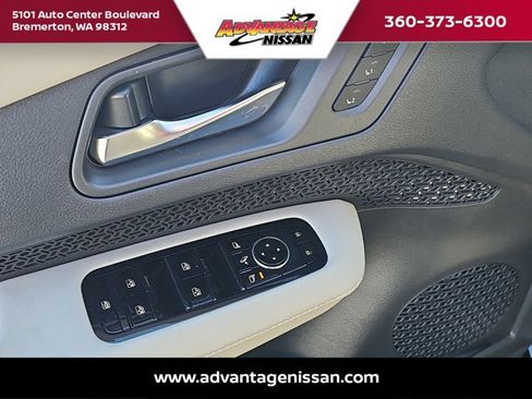 Used 2024 Nissan Ariya AWD image 9