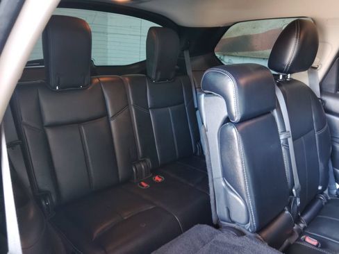 Used 2019 Nissan Pathfinder SL AWD/4WD image 16