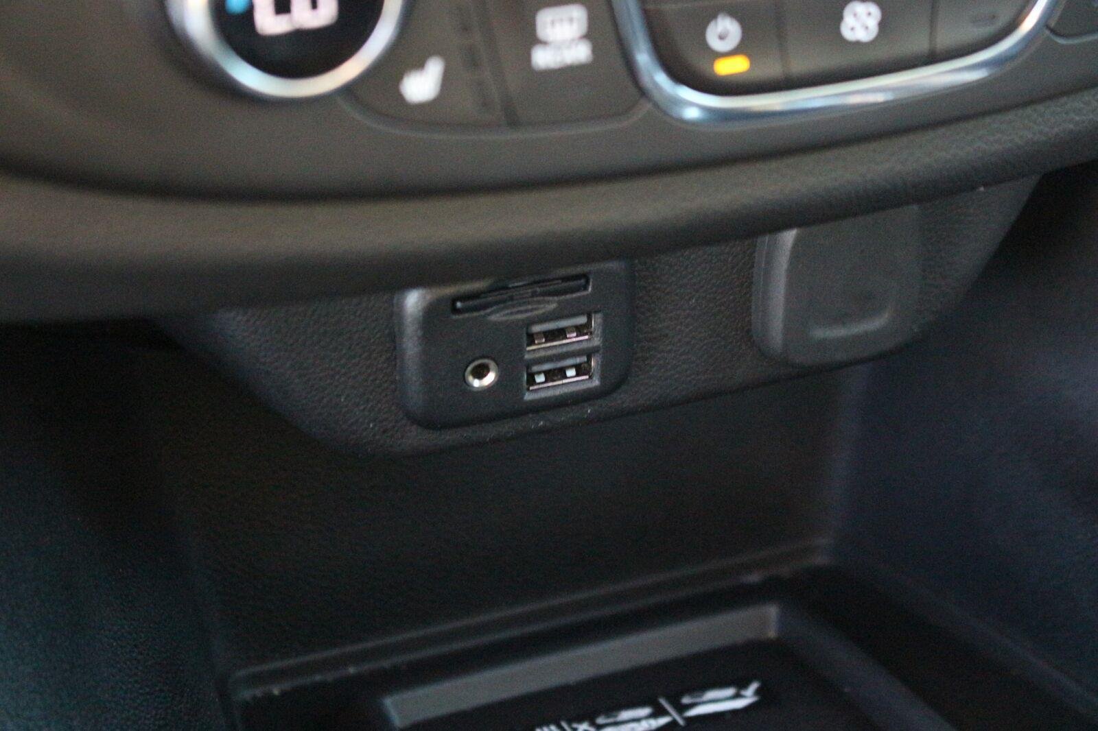 Used 2021 Chevrolet Traverse Premier w/ Redline Edition FWD image 30