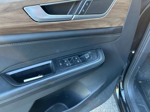 Used 2024 Volkswagen Atlas SE image 9