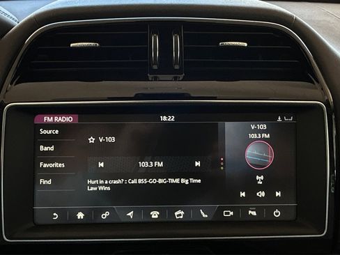 Used 2019 Jaguar F-PACE Prestige image 33