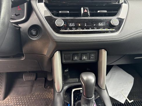 Used 2024 Toyota Corolla Cross XLE w/ Convenience Package AWD/4WD image 17