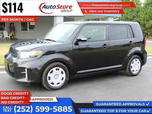 Used 2014 Scion xB image 2