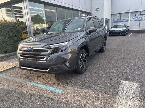 Used 2025 Subaru Forester Premium AWD/4WD image 6