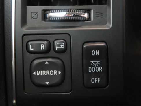 Used 2018 Toyota Sequoia Limited w/ Safety & Convenience Package AWD/4WD image 42