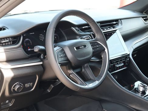 Used 2024 Jeep Grand Cherokee L Altitude AWD/4WD image 14