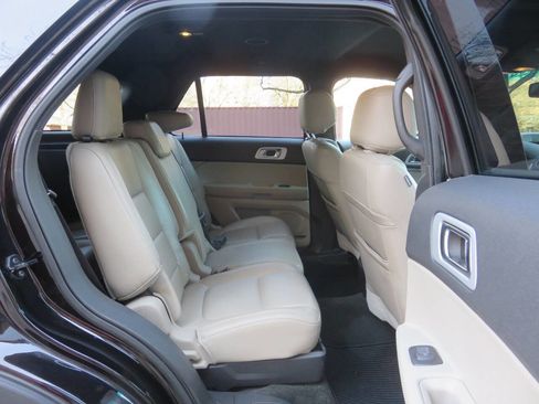 Used 2014 Ford Explorer XLT w/ Equipment Group 202A image 22