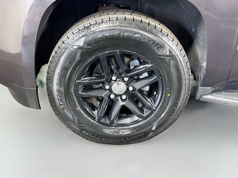 Used 2018 GMC Yukon Denali RWD image 37