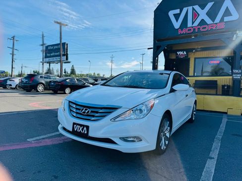 Used 2013 Hyundai Sonata SE image 1