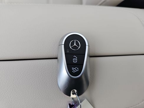 New 2026 Mercedes-Benz GLC 300 image 36