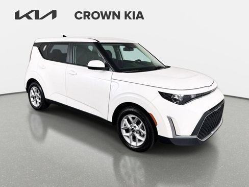Certified 2025 Kia Soul LX w/ LX Technology Package FWD image 3
