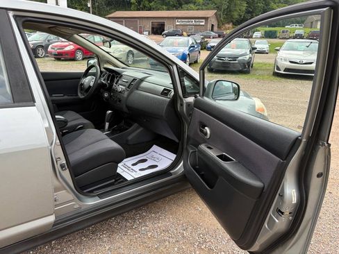 Used 2007 Nissan Versa Hatchback FWD image 17