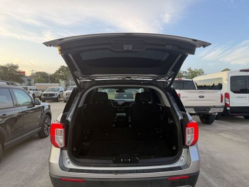 Used 2023 Ford Explorer Limited AWD/4WD image 4